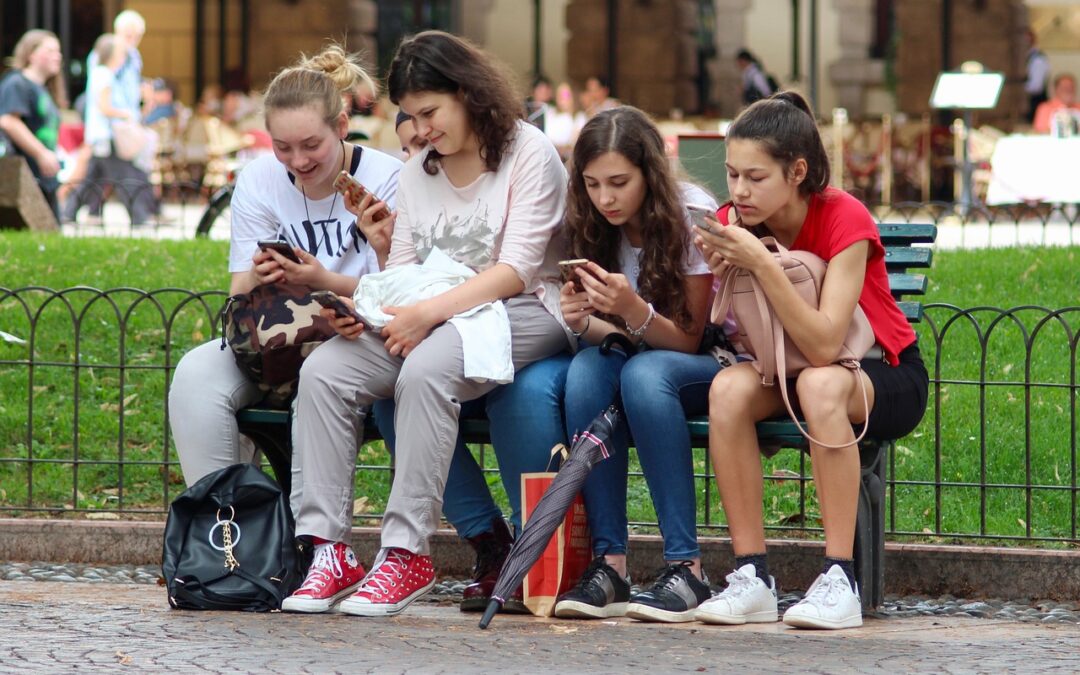 ELETTROSENSIBILI E MALATI AMBIENTALI: DUE BATTAGLIE PER LA SALUTE. ATTENZIONE PER I GIOVANI AI CELLULARI